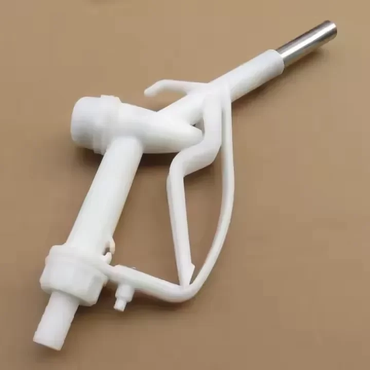 White Inlet 3/4” Outlet 1/2” 5000 Plastic Manual Adblue Nozzle